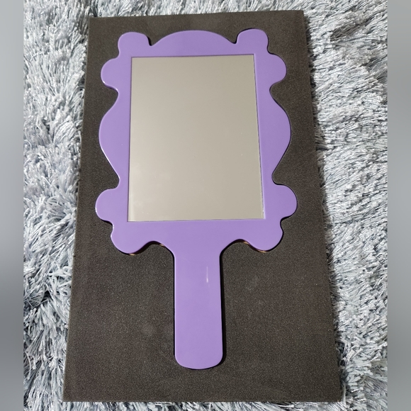 Makeup Revolution x Friends Picture Frame Hand Mirror - Picture 3 of 3